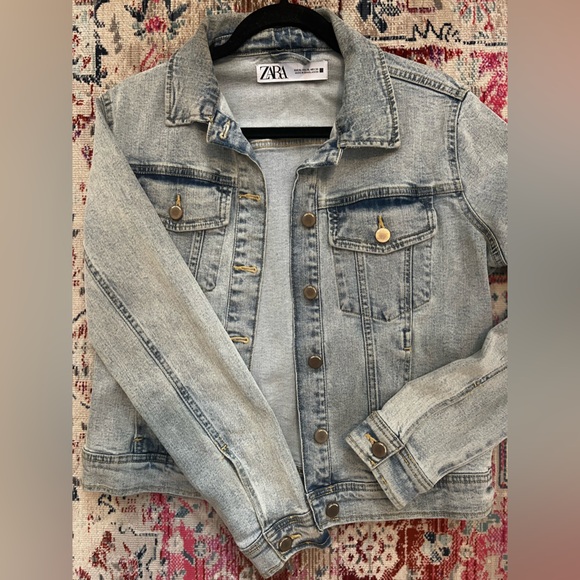 Zara waist-length jean jacket size XL fits like a medium - Picture 3 of 5